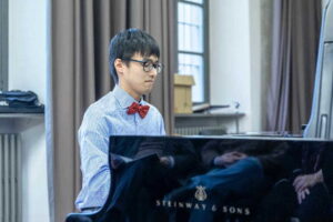 Tenchi Nakama Professore di Musica Pianoforte. Curriculum